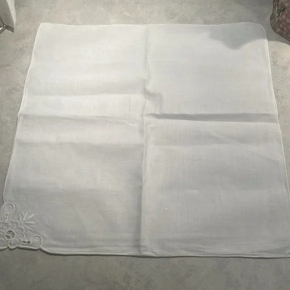 Vintage Embroidered Napkins - Picture 4 of 9